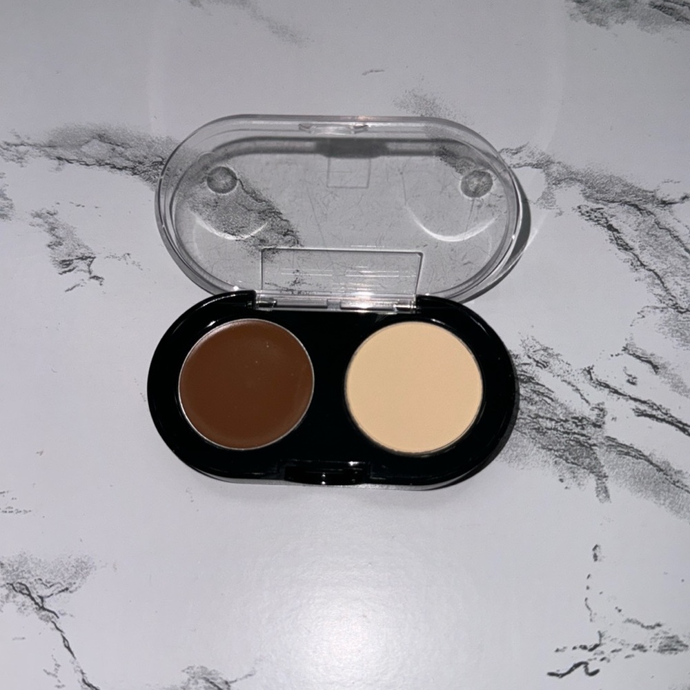 NWOB  Bobbi Brown concealer Chestnut/Pale Yellow
Never used
No box